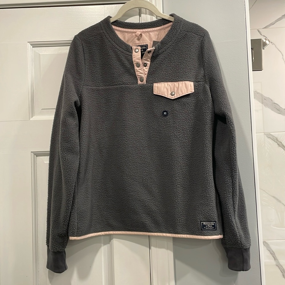 NWT Abercrombie & Fitch Gray and Pink Snap Fleece Pullover Sweatshirt